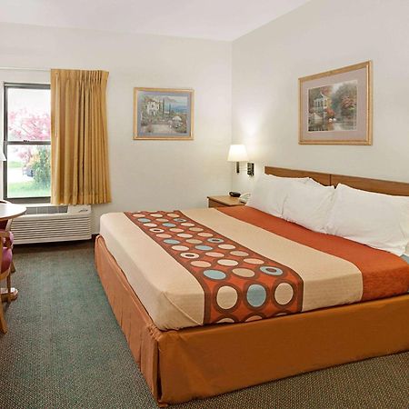 Super 8 By Wyndham Hampshire Il Hotel Kültér fotó